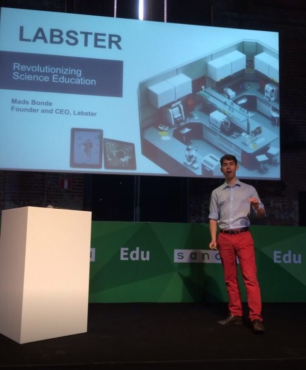 Mads Bonde, CEO of Labster, pitching at TNW